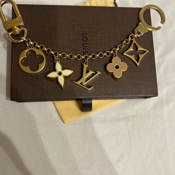 Louis Vuitton Fluer de monogram charm - Picture 2 of 6